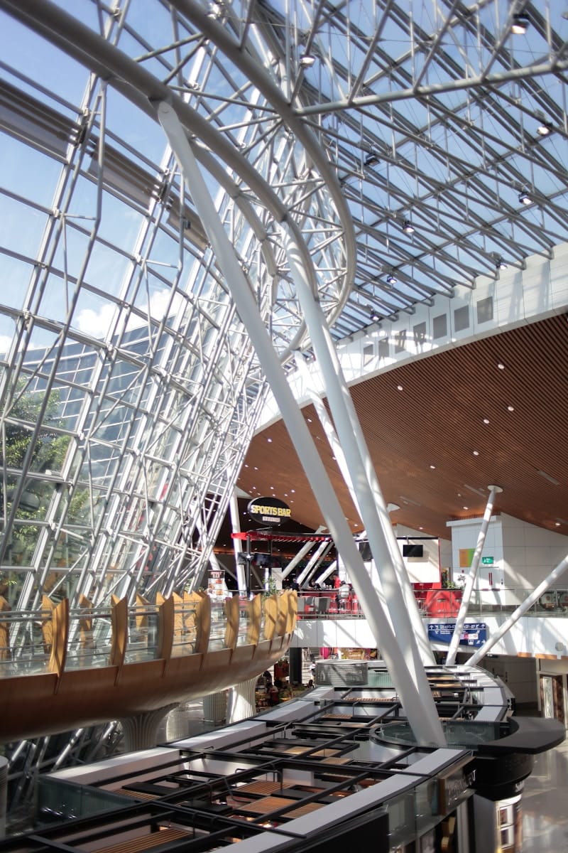 a large metal structure inside of a building نقل ملكية عقار
